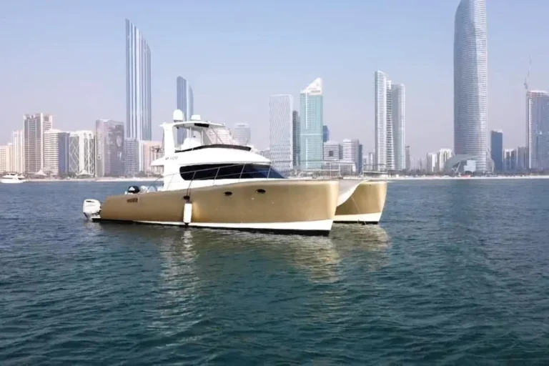 يخت كاتاماران لرحلات الصيد