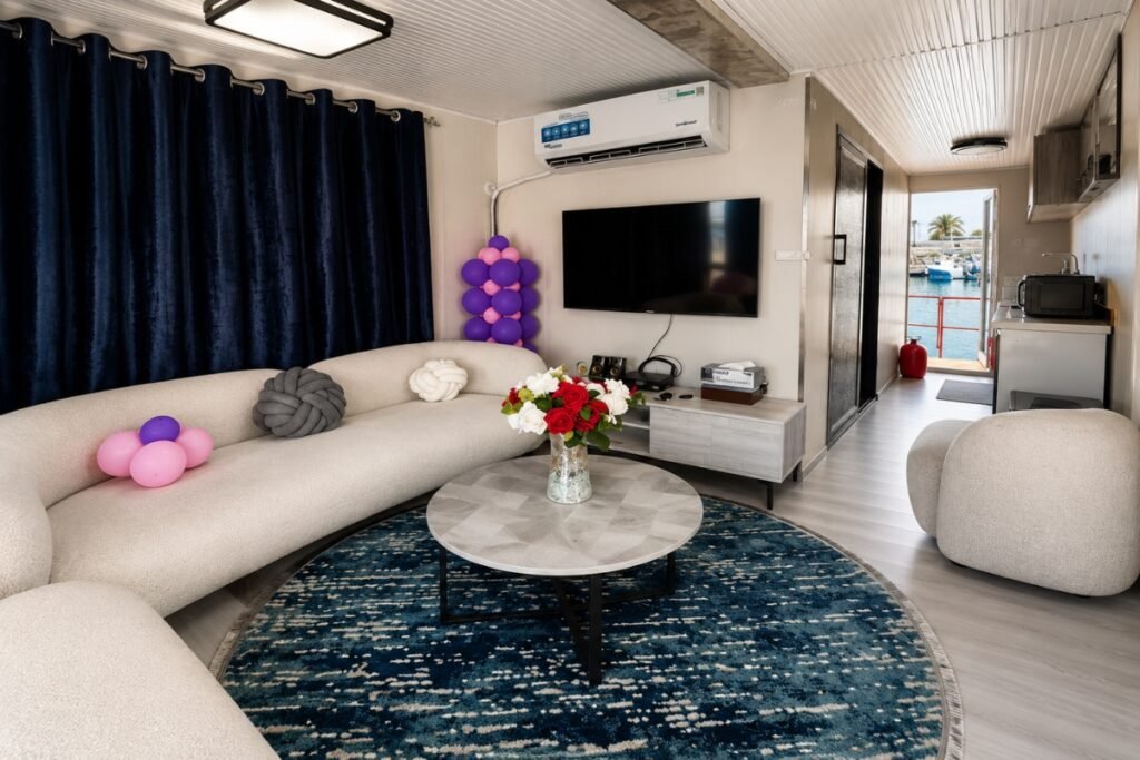 Yacht