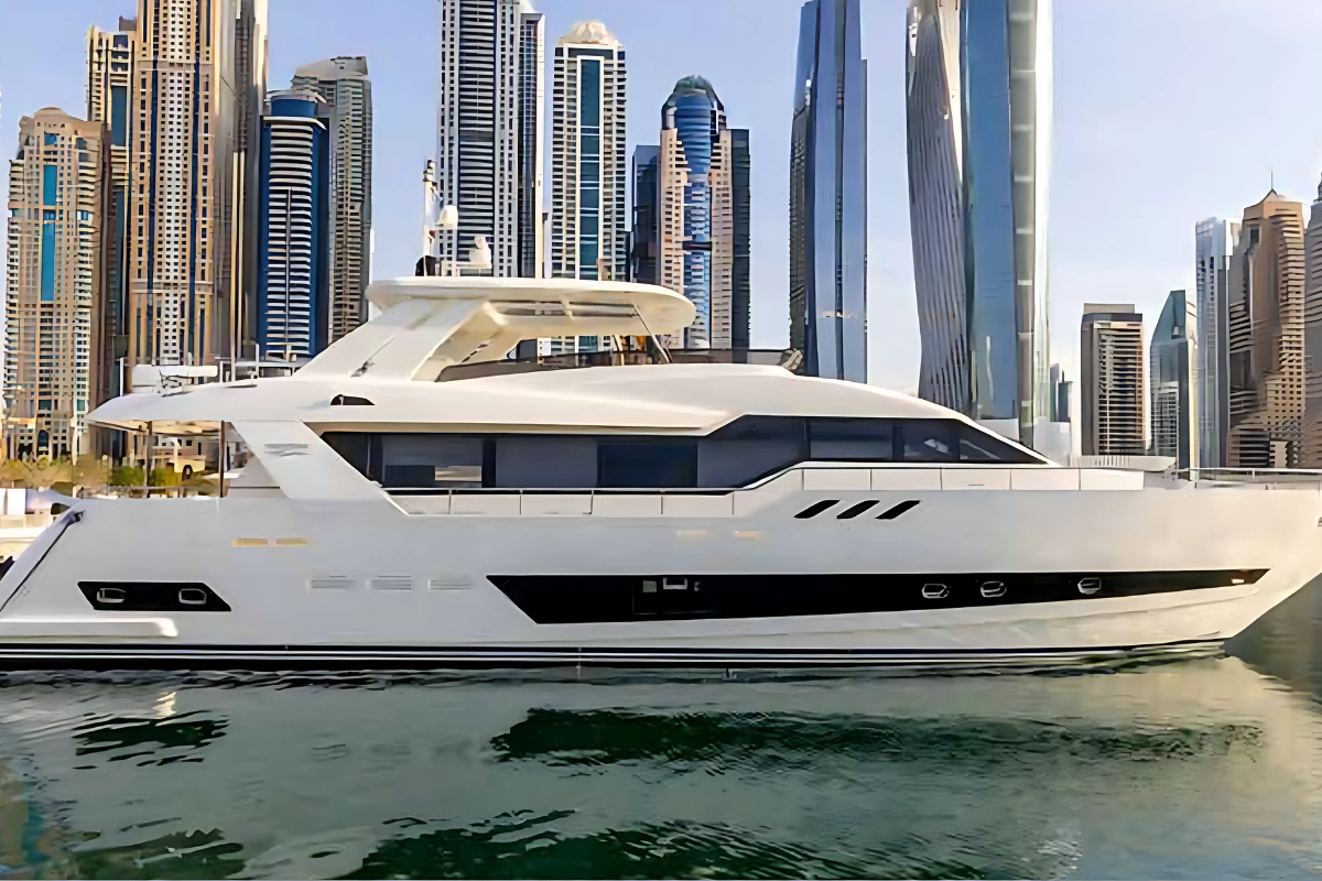 Caliente 96 FT luxury yacht charter moored at Yas Marina for the Abu Dhabi F1 Grand Prix 2026 weekend.
