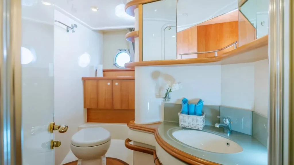 azimut-luxury-yacht-55-ft-abu-dhabi-10