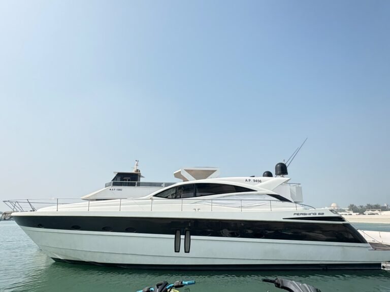 Яхта Pershing 62