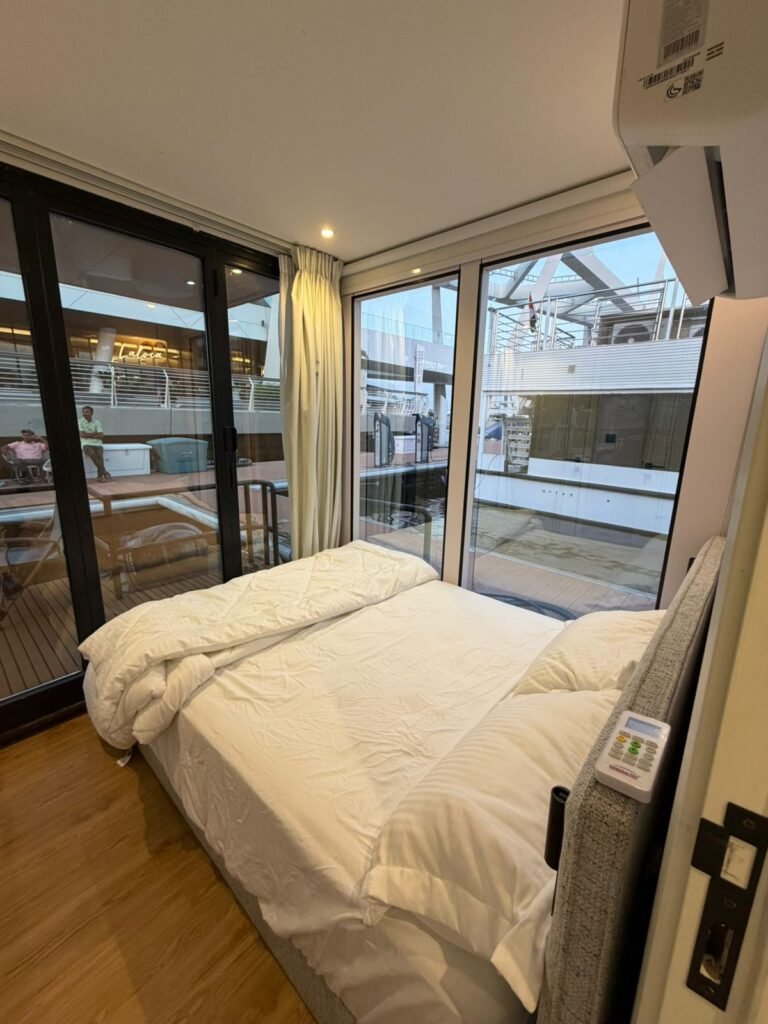 Serenity Haven houseboat – bedroom with double bed and window, Al Qana, Abu Dhabi