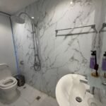 Serenity Haven houseboat – marble bathroom with rain shower, Al Qana, Abu Dhabi