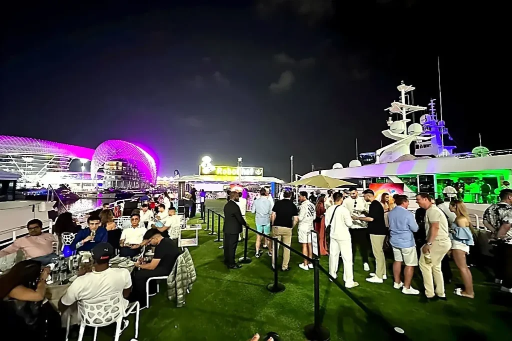 تذكرة يخت بجانب الحلبة PREMIUM – جائزة أبوظبي الكبرى 2026