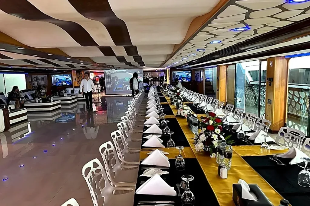 تذكرة يخت بجانب الحلبة PREMIUM – جائزة أبوظبي الكبرى 2026 (2)